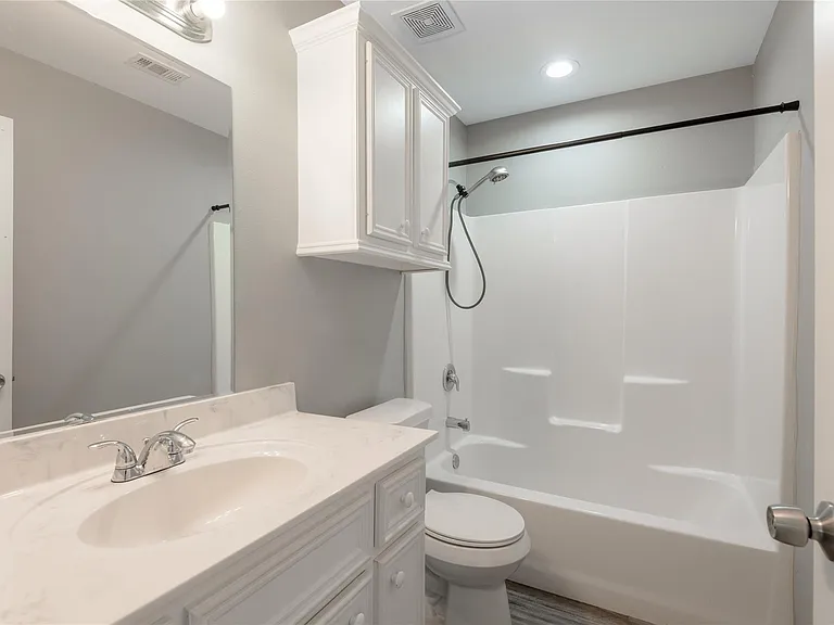 100 Shorewood Dr — Photo 19