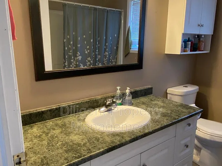 588 Howden St #6 — Photo 25