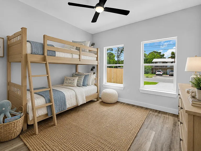 Second bedroom

This image has been virtually staged.