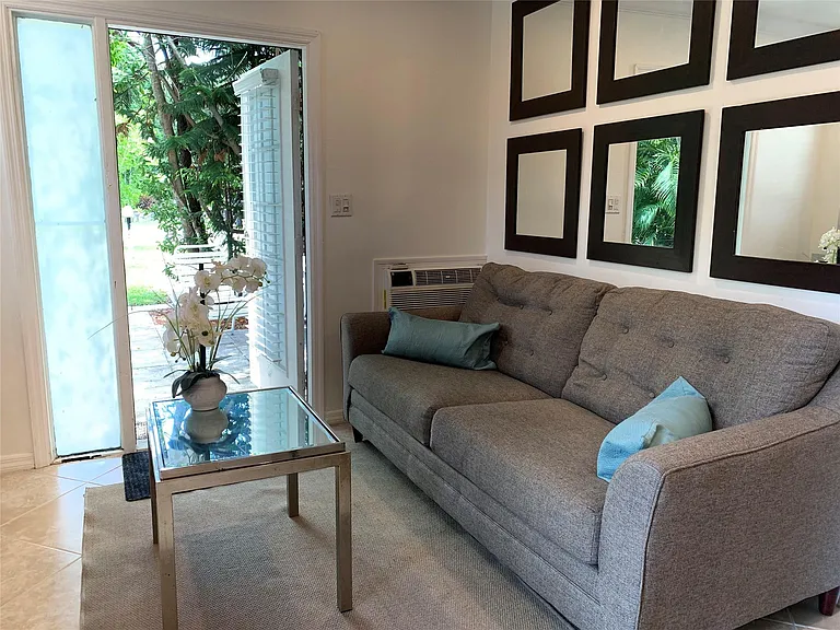 801 SW 10th St #1 — Photo 7