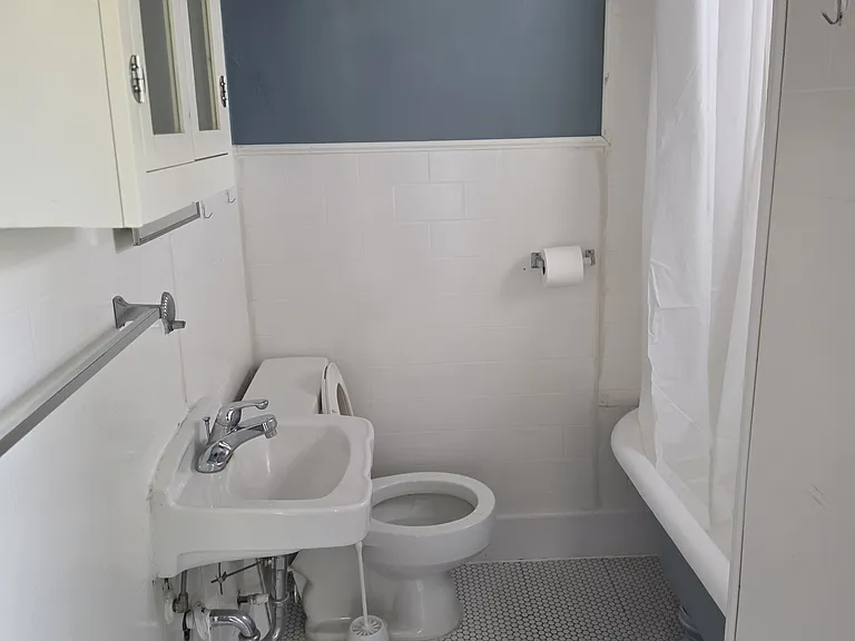 1602 Hopkins Ave — Photo 10
