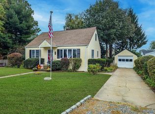 124 Jaycox Ave, Islip, NY 11751