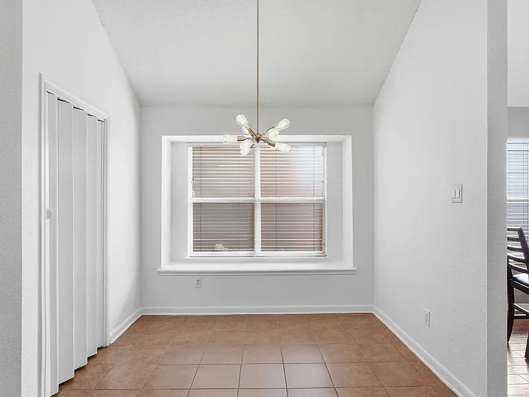 1039 Wood Brook Dr — Photo 18