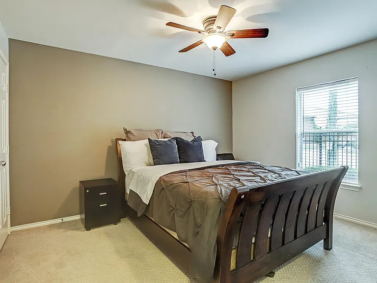 2937 W Dallas St — Photo 11