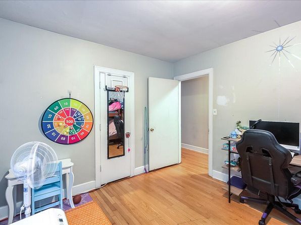 lexington-kentucky-2093667214 picture