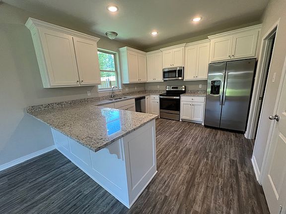 4th image of 160 Highland Forest Dr