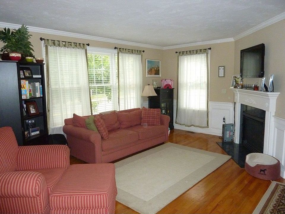 1st Floor Living Room
