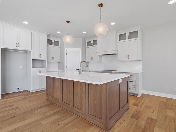 5th image of 301 Fairway Meadows LANE