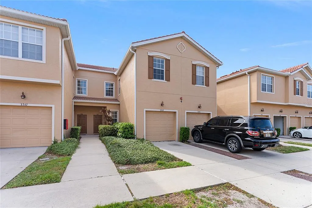 3 bed, 2.5 bath, 1954 sqft, $2,250 — Photo 1