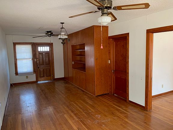 4th image of 215 Kessler St