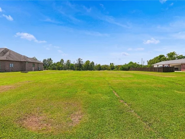 4137 Bayou Estates Dr, Bourg, LA 70343