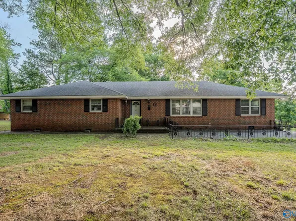 41 Seminary St, Moulton, AL 35650