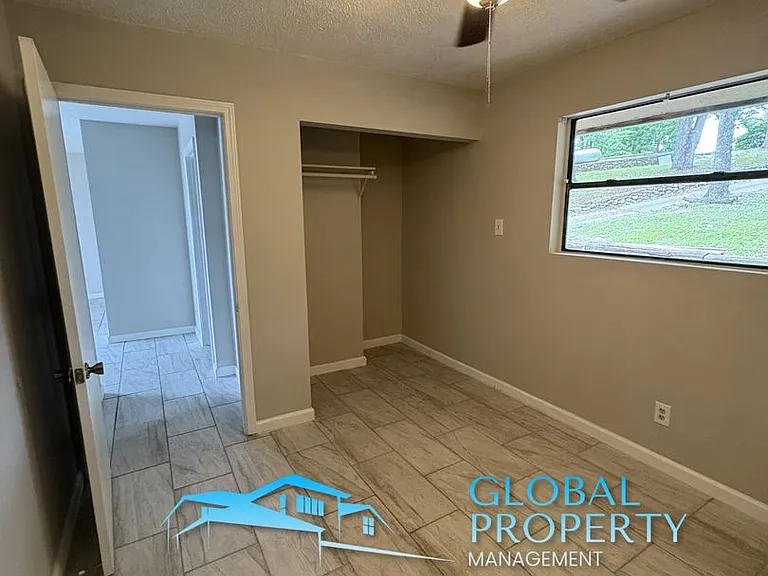 915 Shawnee Ct — Photo 4