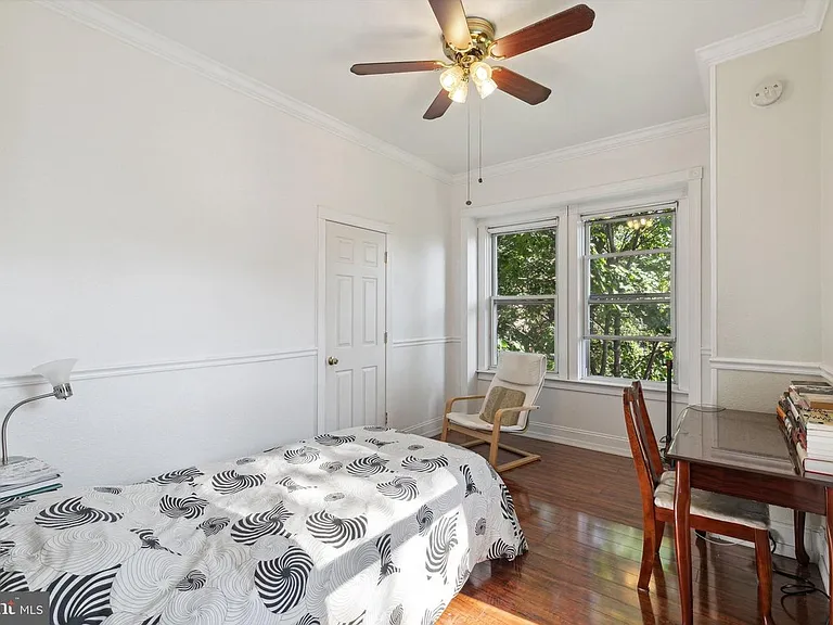 4818 Trinity Pl #2R — Photo 2