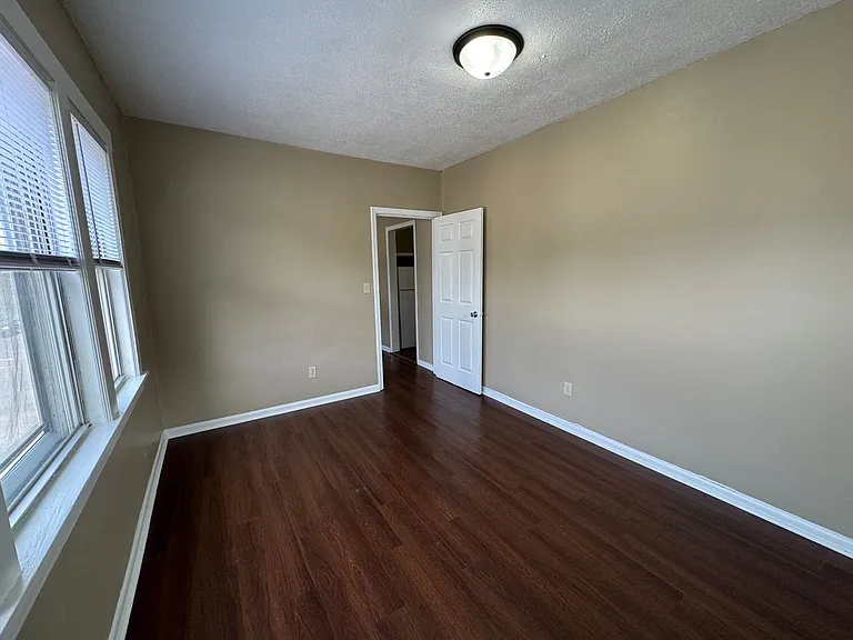 1332 Minnehaha Ave W — Photo 17