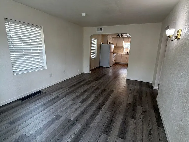 2410 Englewood Ave — Photo 18
