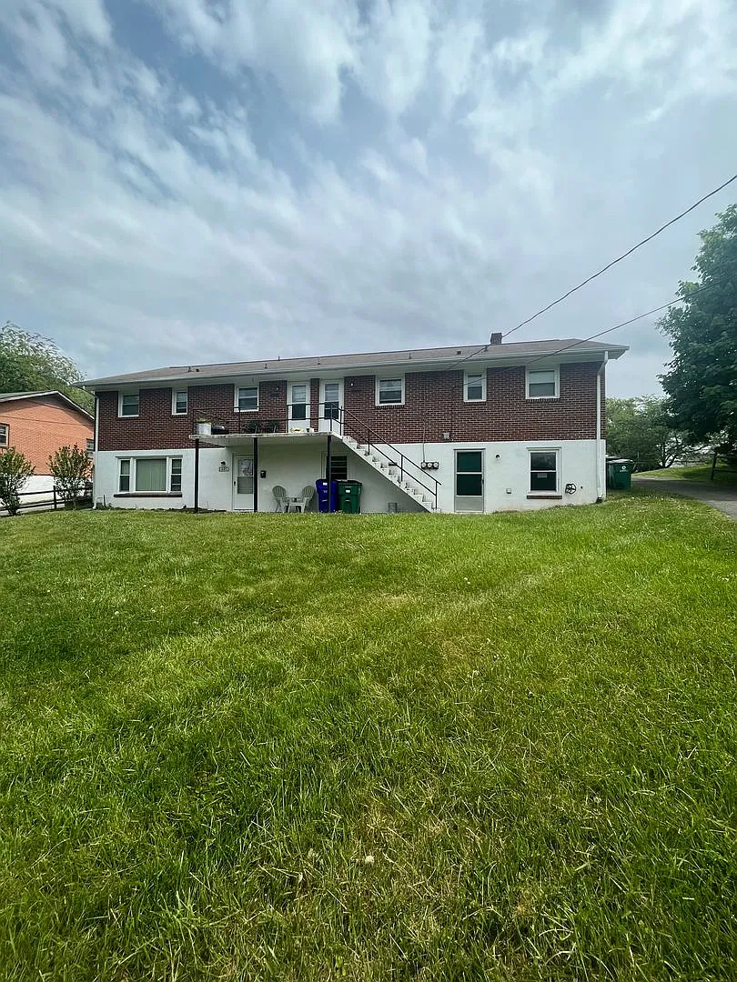 902 Palmer Drive — Photo 2