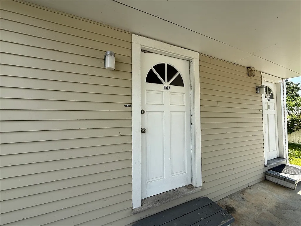 3 bed, 1.0 bath, 1085 sqft, $3,300 — Photo 3