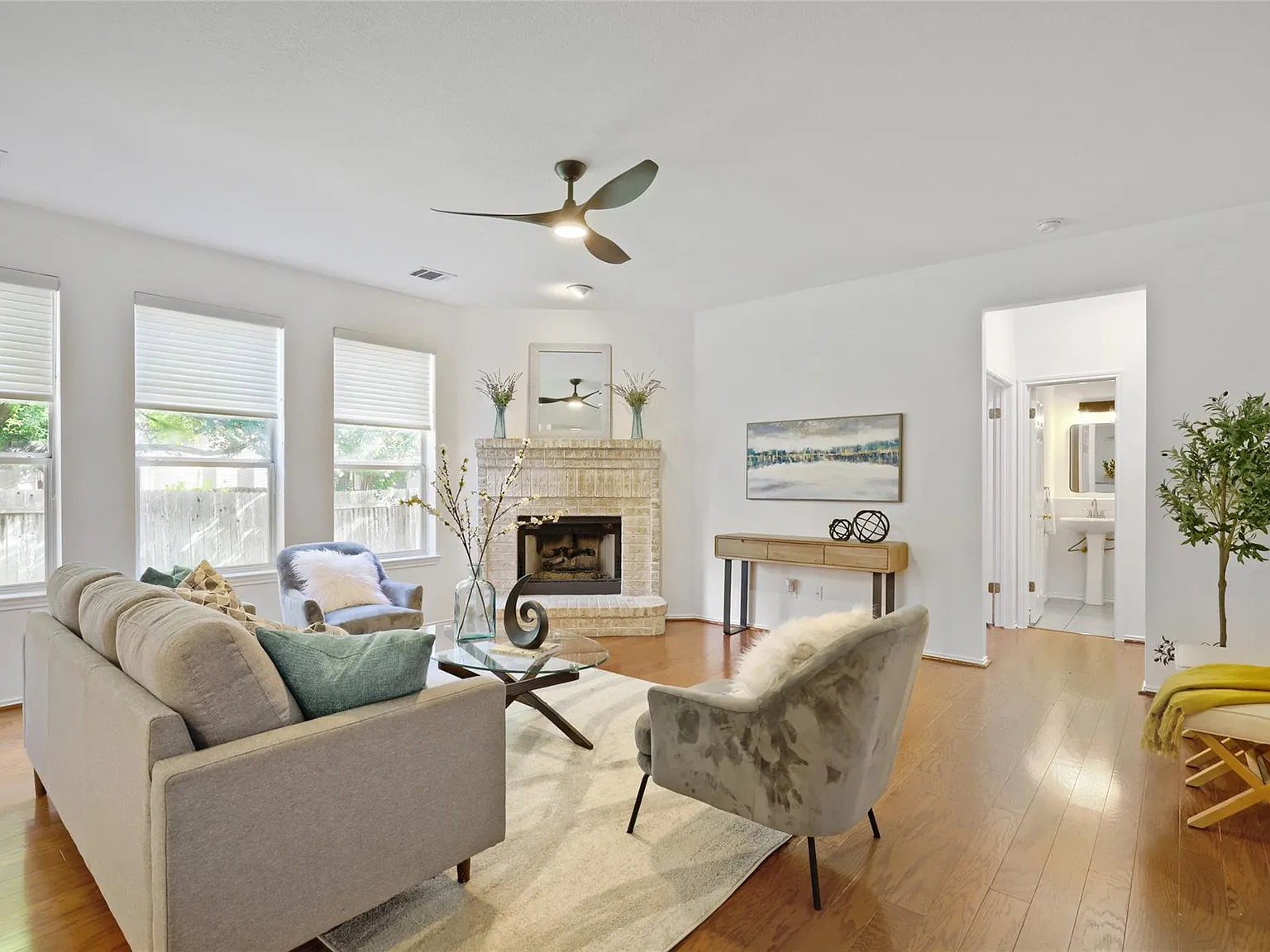5 bed, 2.5 bath, 3036 sqft, $2,800 — Photo 3