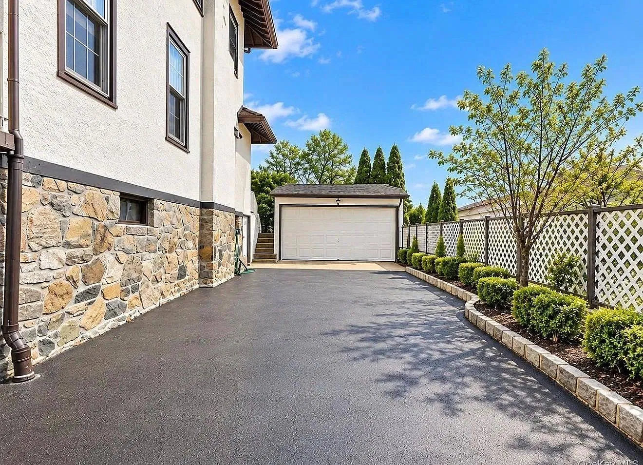 5 bed, 2.0 bath, 3000 sqft, $6,500 — Photo 2