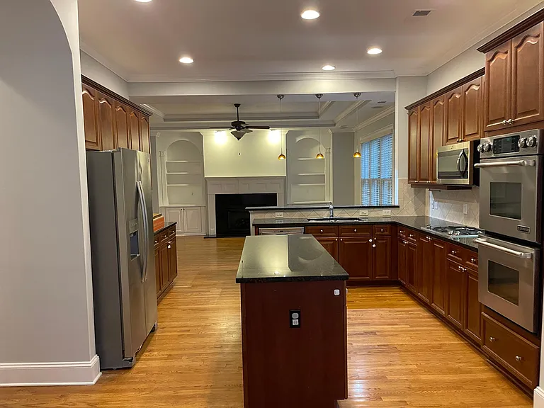390 Wembley Cir — Photo 3