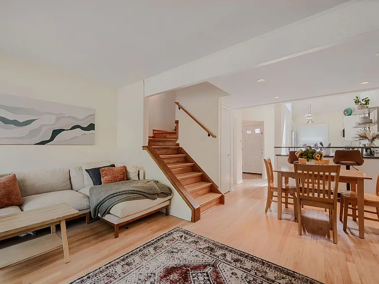3015 Edison Ct — Photo 2