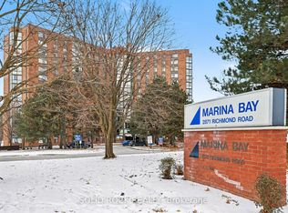 2871 Richmond Rd #108, Ottawa, ON K2B 8M5