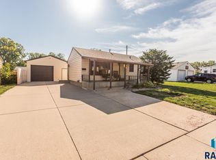 1712 N Lewis Ave, Sioux Falls, SD 57103