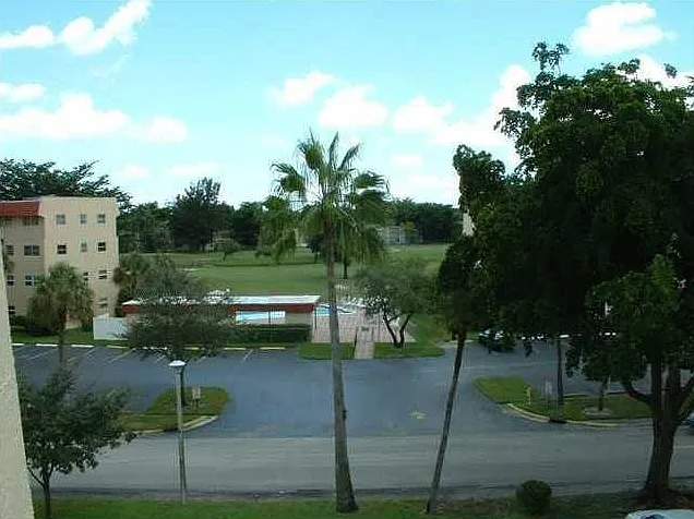 1030 Country Club Dr #401 — Photo 11