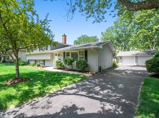 409 W Gartner Rd, Naperville, IL 60540