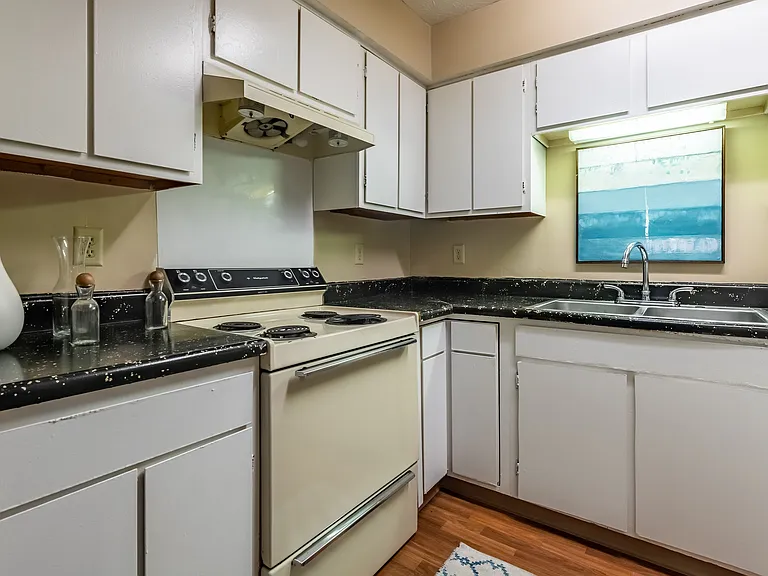 Birchwood Apartments — Photo 10