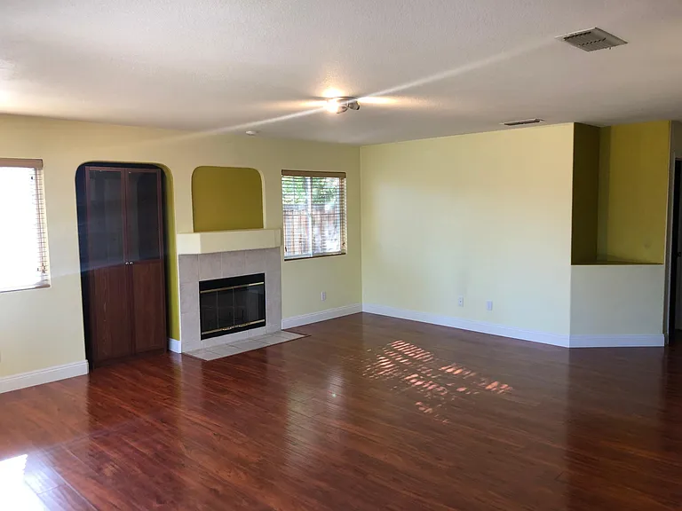 Family Room (different view)