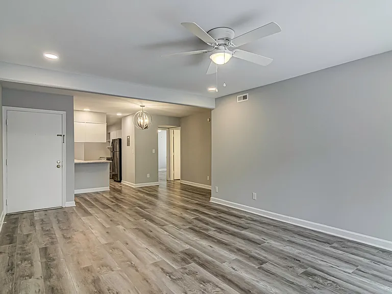 1518 Benjamin Pkwy #D — Photo 9