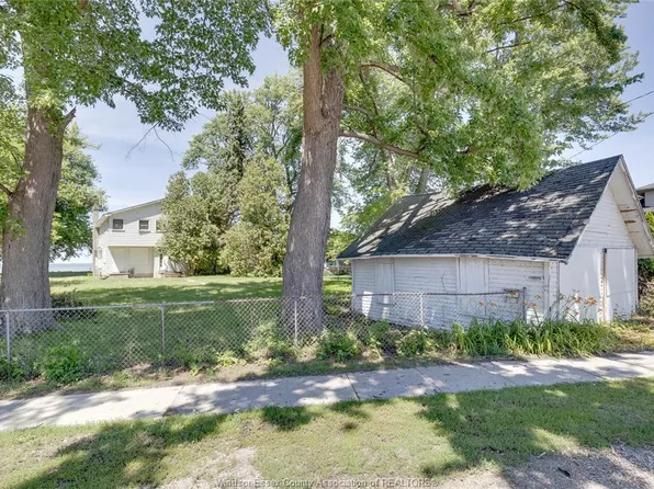 13110 Riverside Dr E, Tecumseh, ON N8N 2M6
