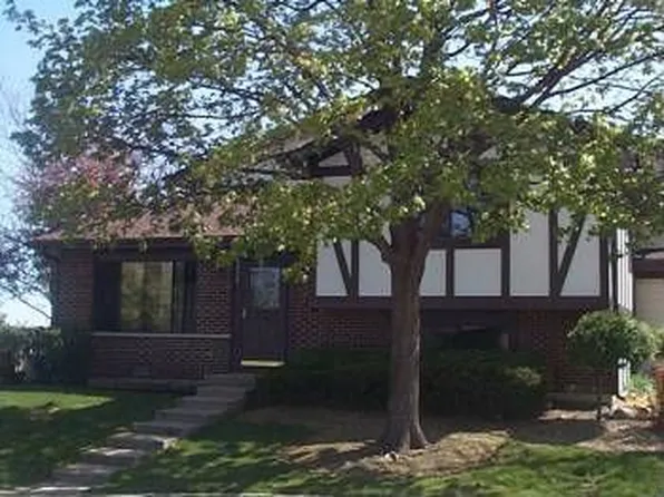 6273 Gold Cir, Hanover Park, IL 60133