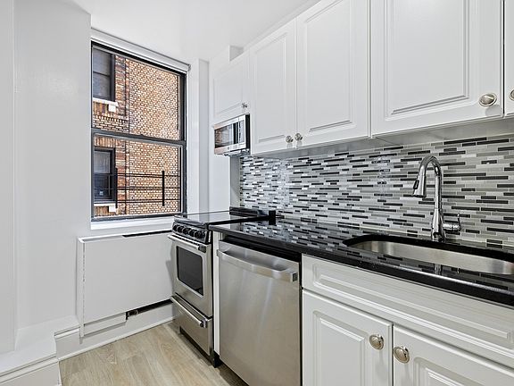 3rd image of 50 W 34th St APT 20C3