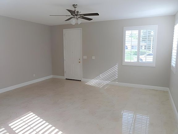3rd image of 850 Devonshire Ln