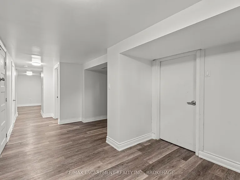 14 Westmount Ave #LOWER — Photo 10