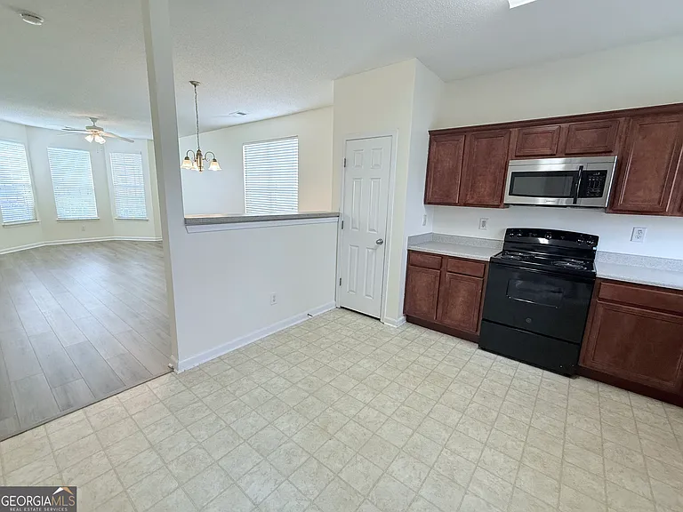260 Commons Dr — Photo 8