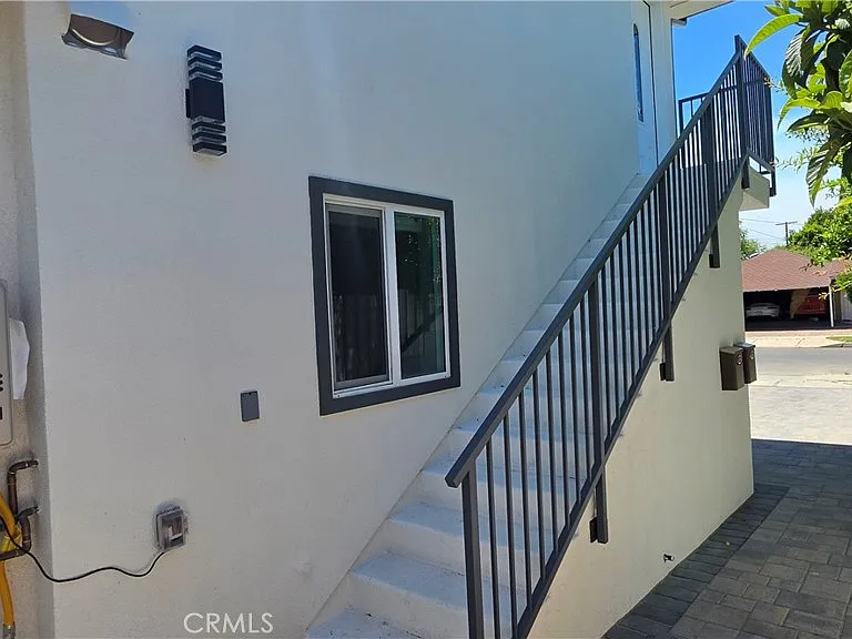 6518 Royer — Photo 2