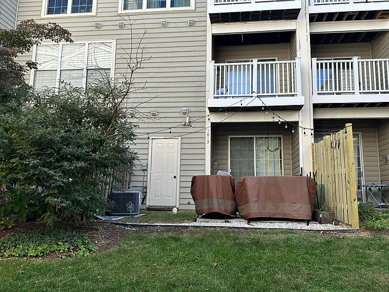 1813 Kenwood Ave — Photo 17