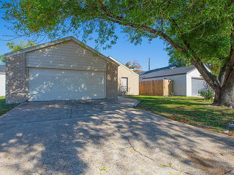 16042 Bear Hill Dr — Photo 4