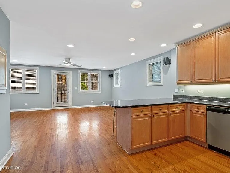 3633 N Wilton Ave #1 — Photo 6