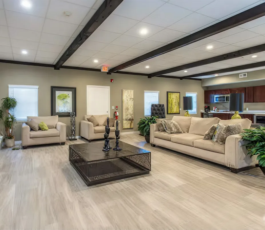 The Pointe Apartments — Photo 1