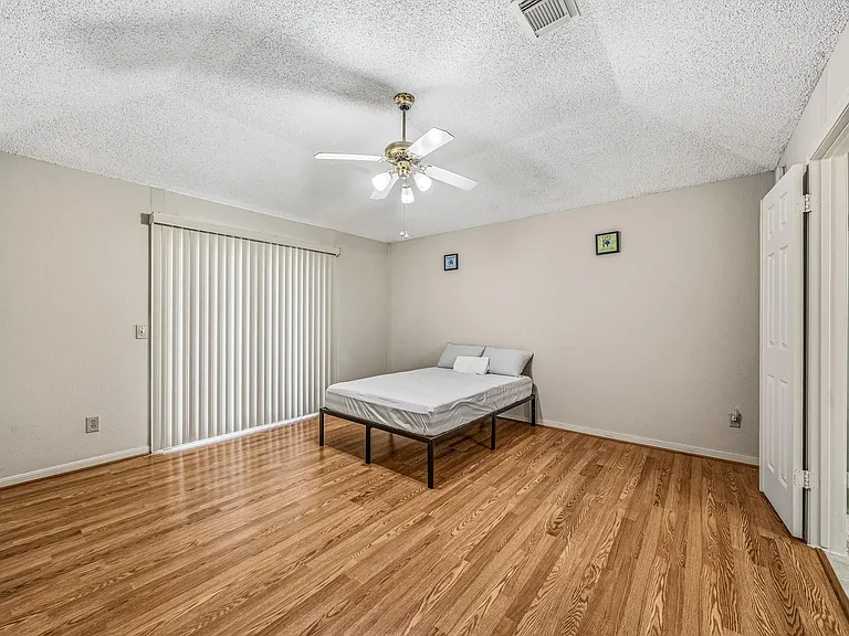 9915 Villa Verde Dr — Photo 17