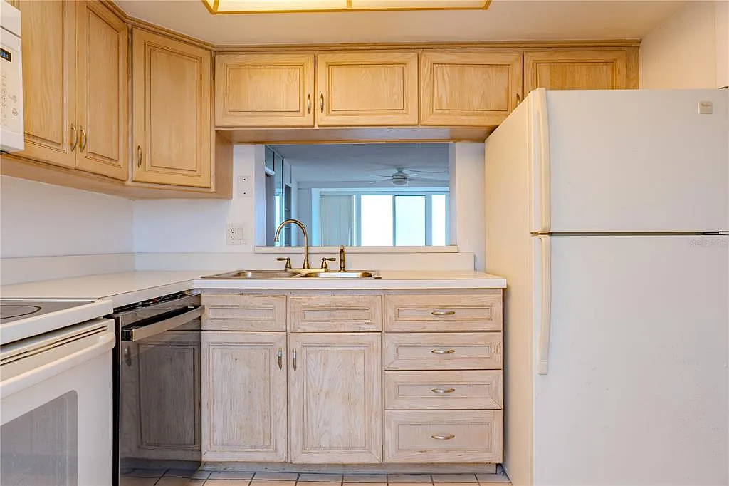 2 bed, 2.0 bath, 1050 sqft, $1,750 — Photo 3