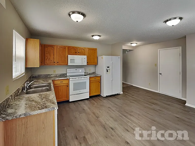 2875 Ludwig Dr — Photo 4