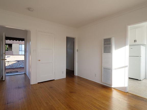 5th image of 1146 1/2 S Doheny Dr