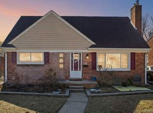 22050 Mauer St, Saint Clair Shores, MI 48080