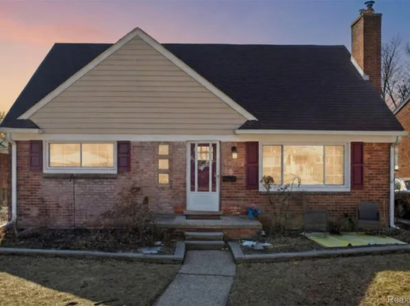 22050 Mauer St, Saint Clair Shores, MI 48080